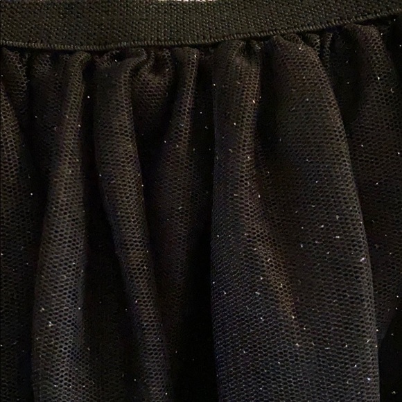 H&M Girl’s Skirt Size 4-6 - Picture 2 of 2